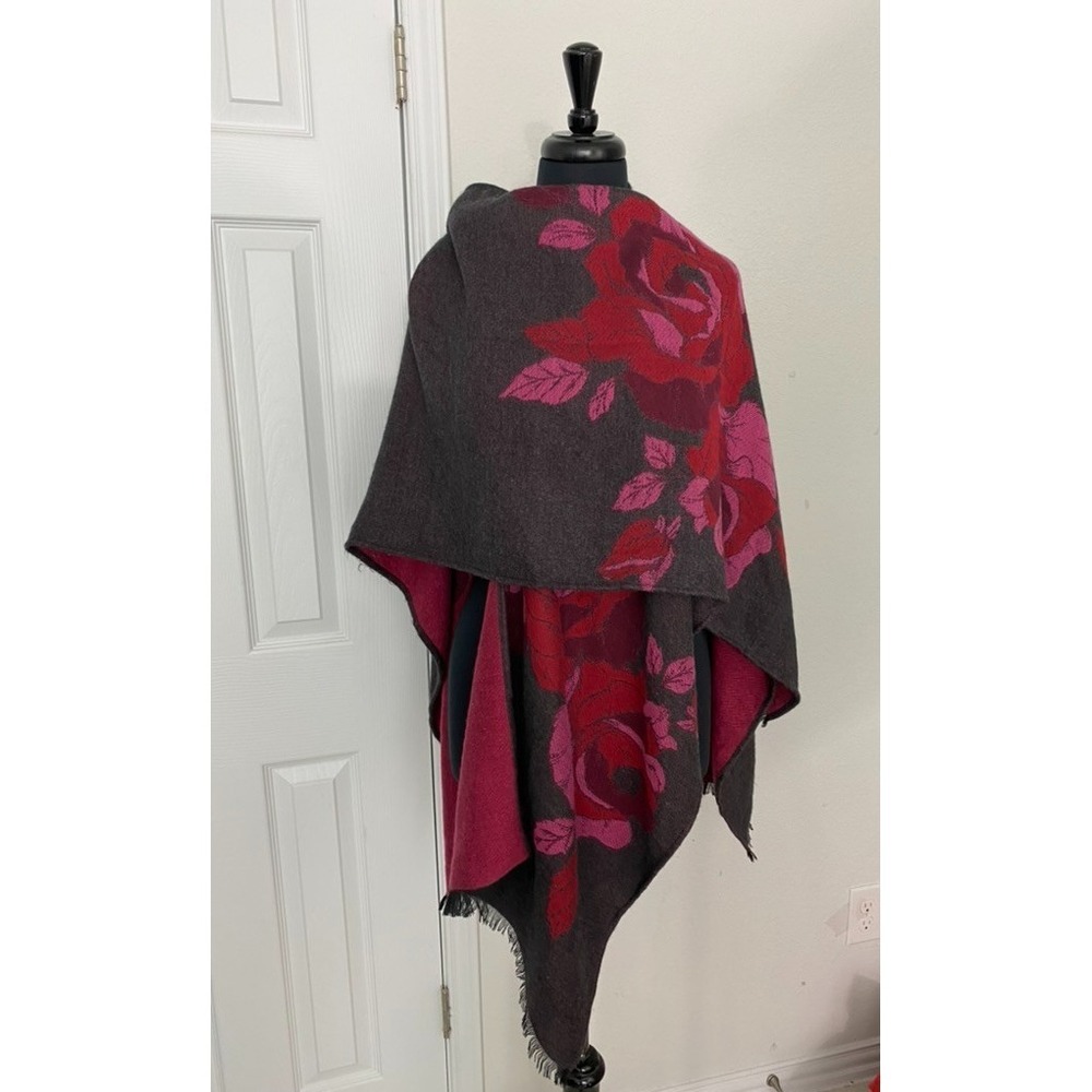 Chico Knit Wrap Shawl One Size Floral Gray Pink Dark Cottagecore Romantic